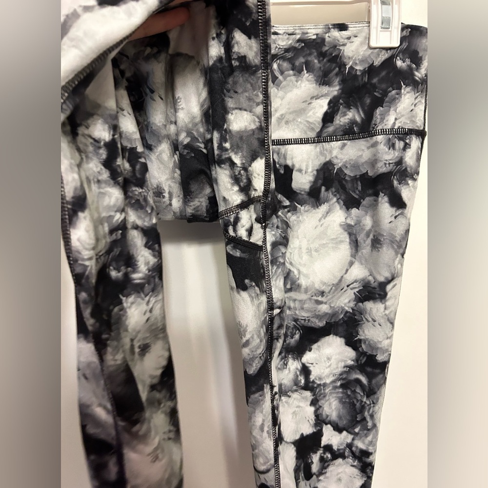 Athleta Floral Crush Chaturanga 7/8 Leggings - Picture 5 of 12